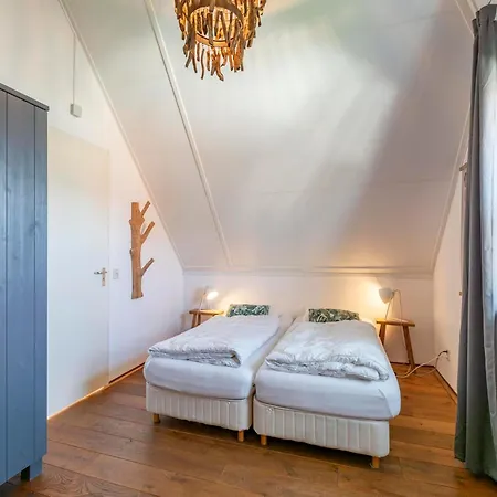 Elegant By The 度假居 *