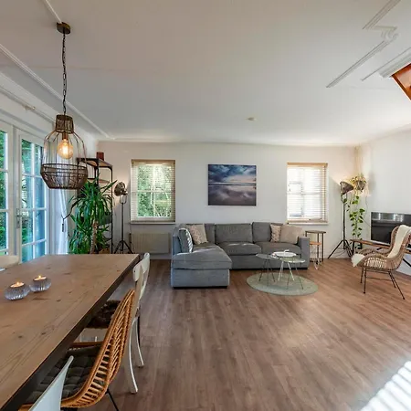 Elegant By The 卡兰茨奥赫