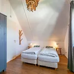 De Buitenplaats 134 With Enclosed Garden Дом отдыха *