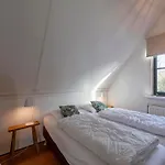De Buitenplaats 134 With Enclosed Garden Дом отдыха