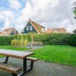 De Buitenplaats 134 With Enclosed Garden Дом отдыха *